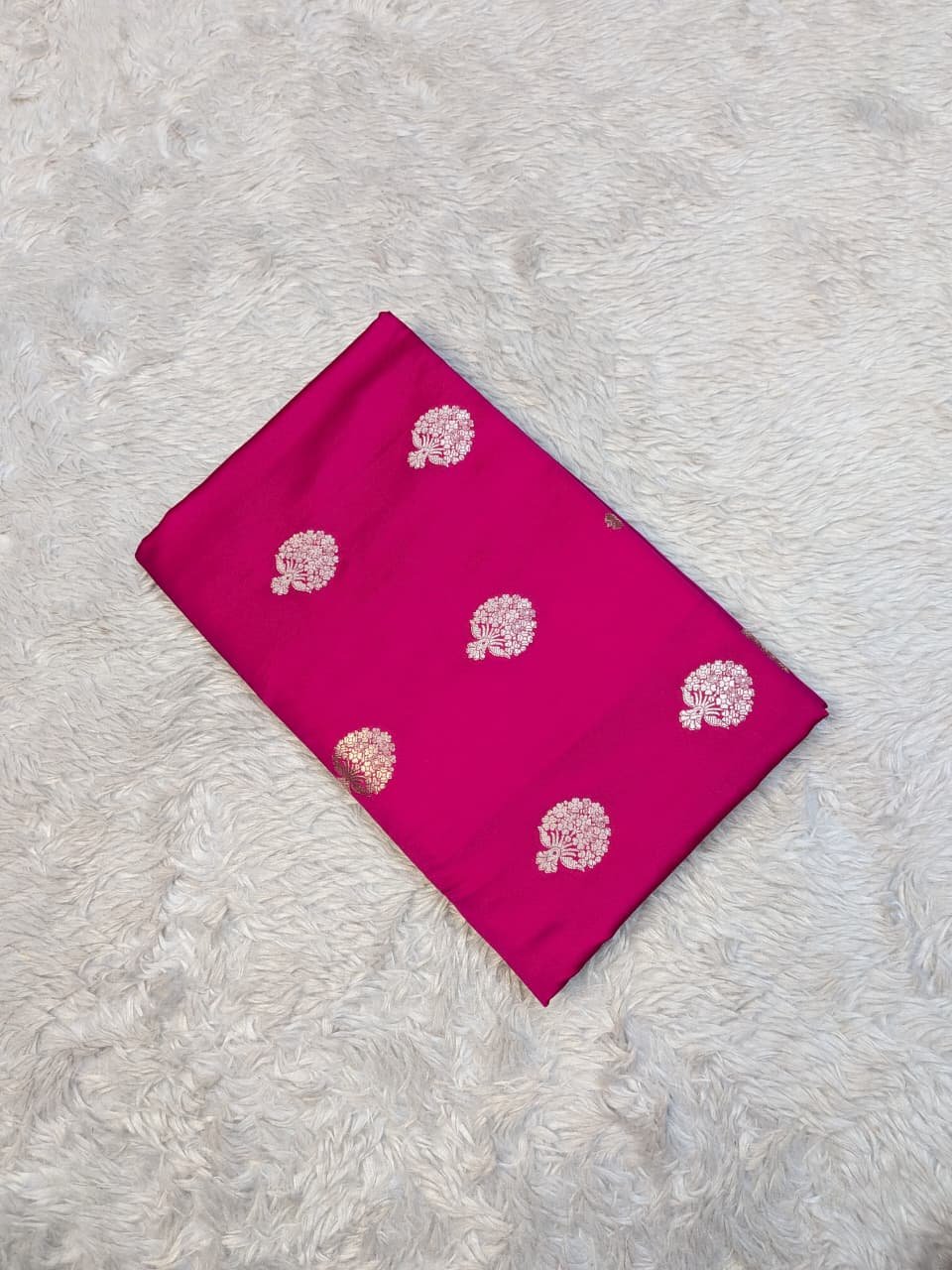 Mashru Silk Open Border Buta Anchal Buti Design Saree - Image 4