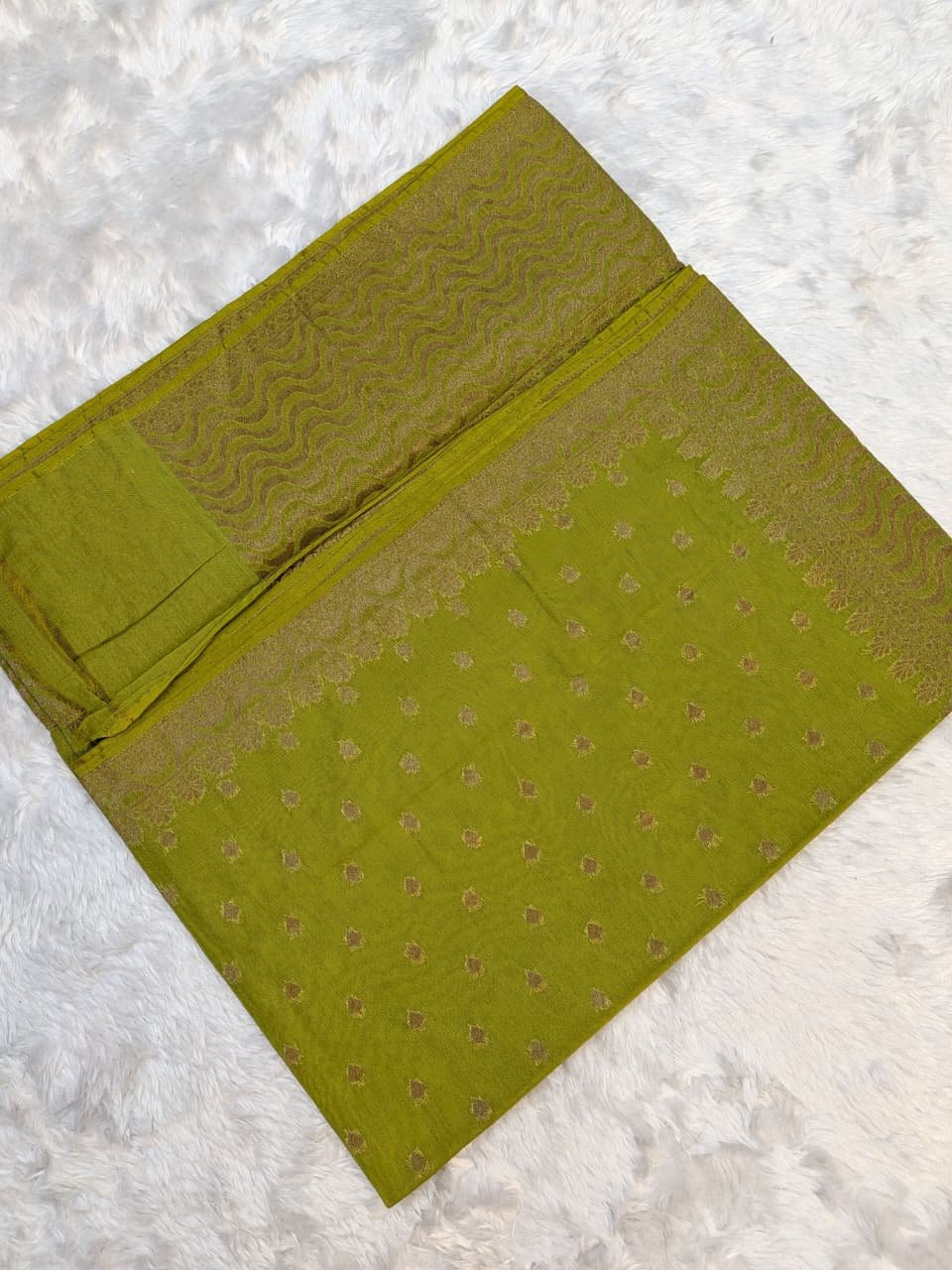 Semi Dupion Silk Chundri Buti Saree - Image 2