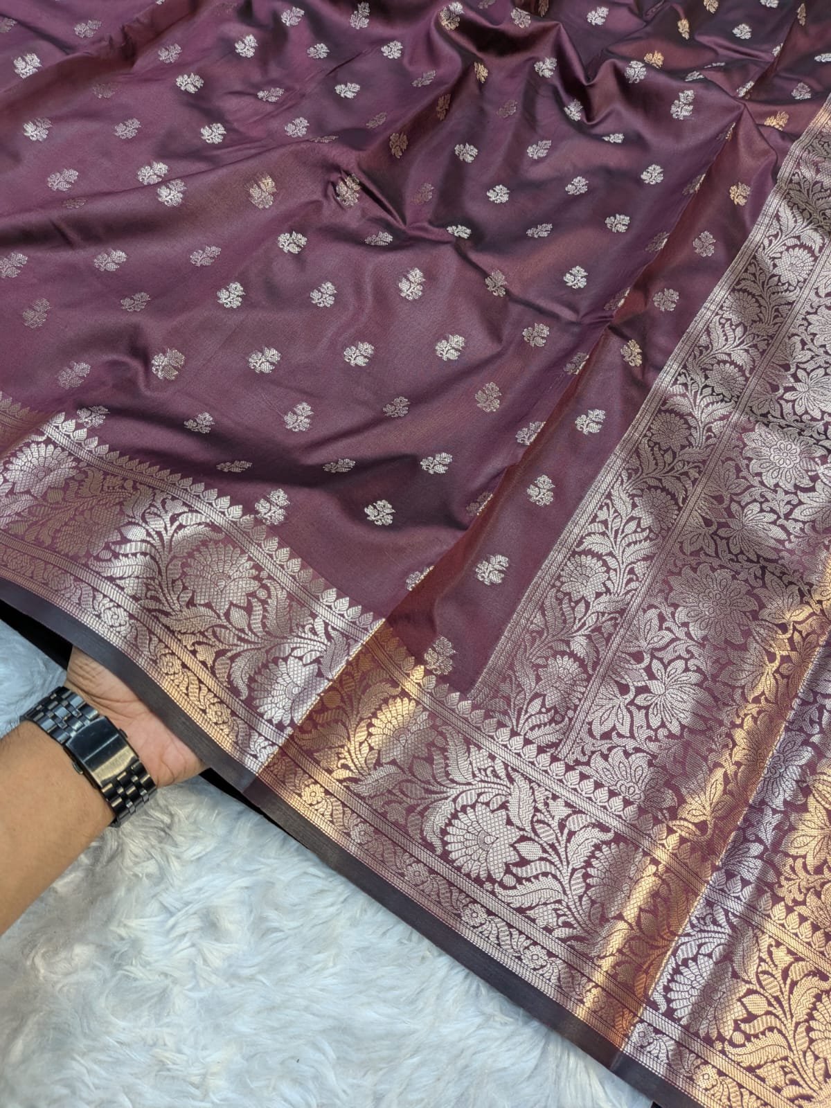 Semi Silk Banatasi Border Buti Design Saree - Image 2