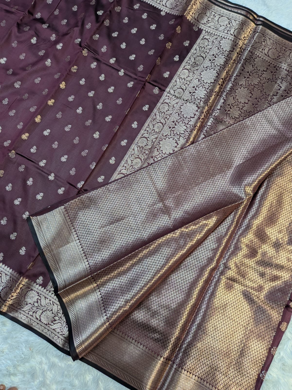 Semi Silk Banatasi Border Buti Design Saree - Image 3