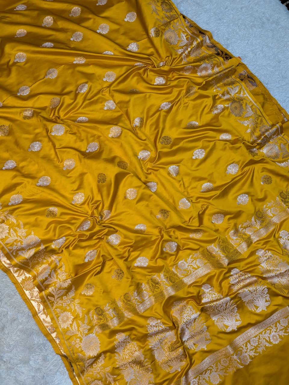 Mashru Silk Open Border Buta Anchal Buti Design Saree - Image 3