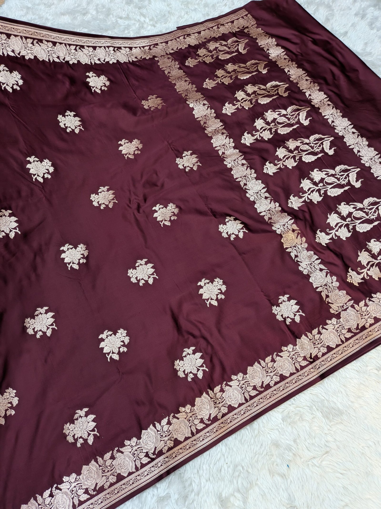 Mashru Silk Open Border Floral Buta Saree - Image 3