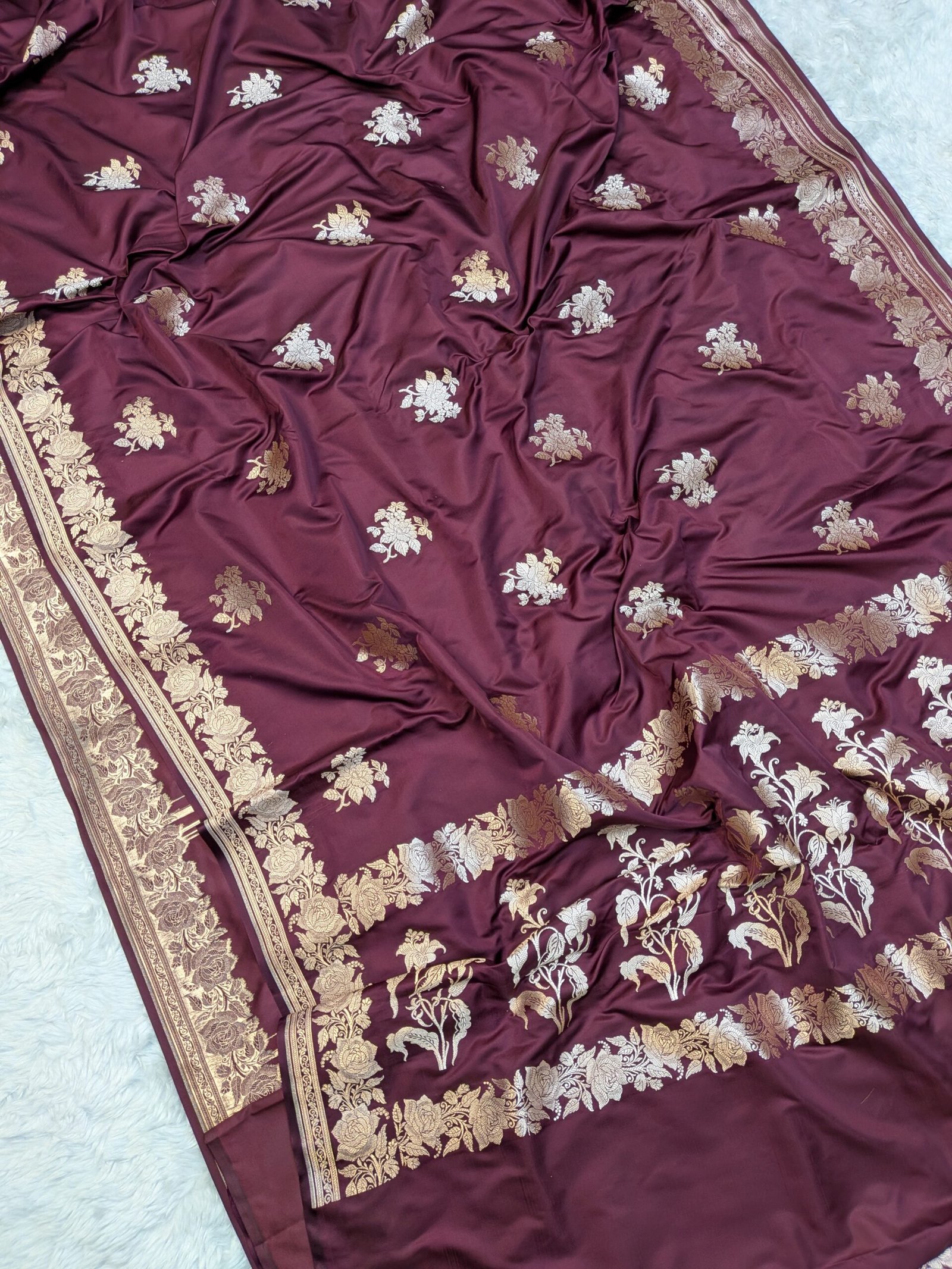 Mashru Silk Open Border Floral Buta Saree - Image 4