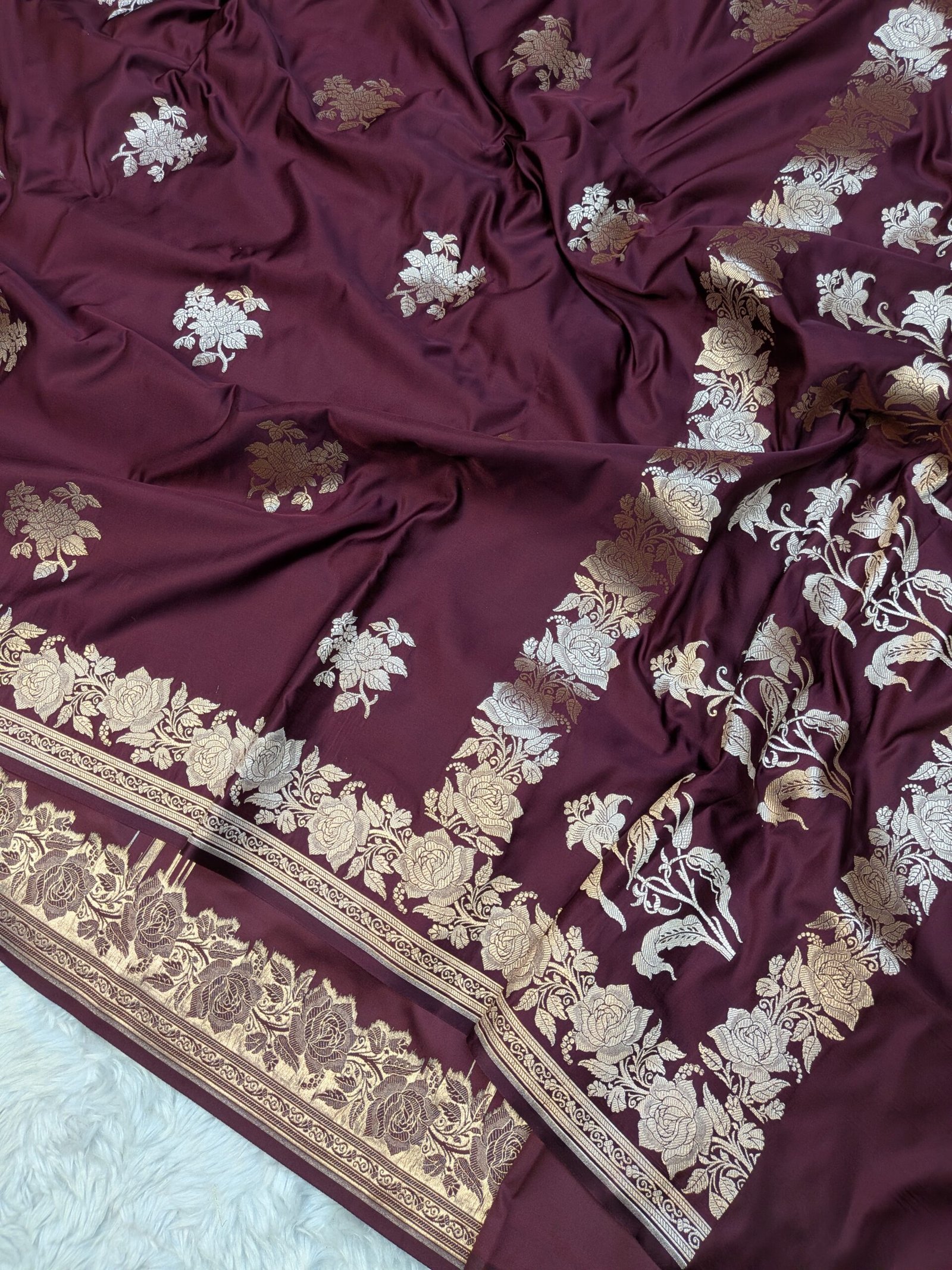 Mashru Silk Open Border Floral Buta Saree - Image 5